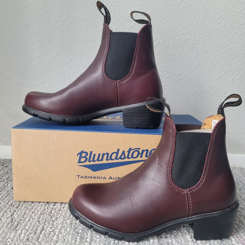 Blundstone Chelsea Boots in Dark Brown and Black - Picture 10 of 15